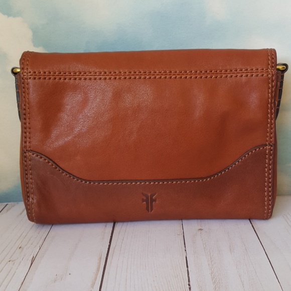 FRYE Fold Over Crossbody Cognac Leather NWT - Picture 3 of 8
